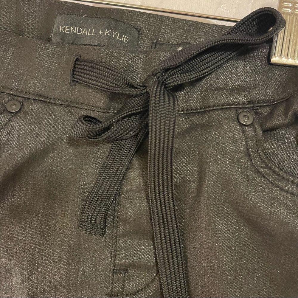 Kendall & Kylie Black Coated “The Jogger” size XS